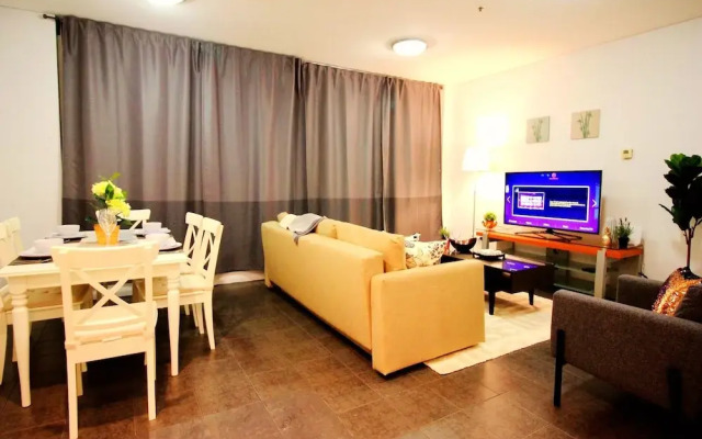 Spacious Apartment Central Location