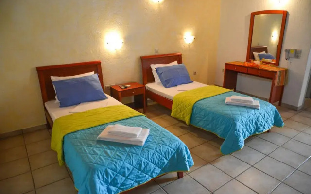 I Anatoli tou Porto Tinos