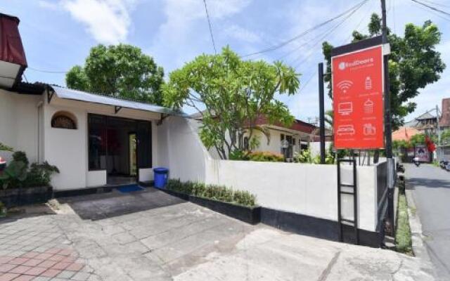 RedDoorz @ Raya Kuta