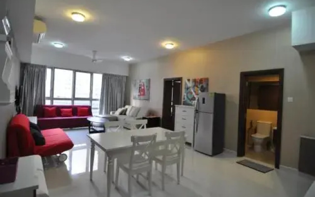 Cozy & Modern Guesthouse @ Regalia Residence