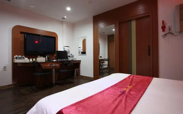 Born Hotel Cheongju