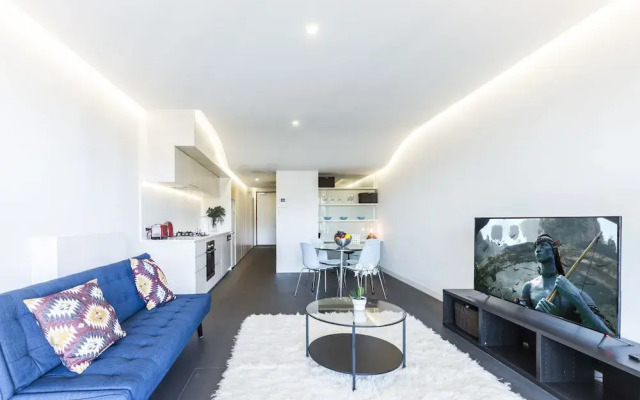 1 Bedroom Apt With Parking Walk to ANU
