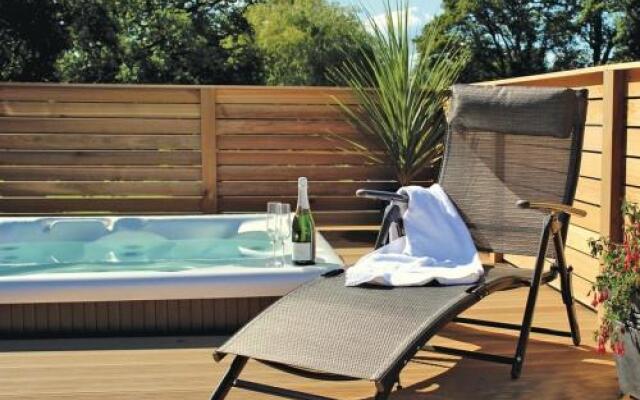 Upton Lakes & Lodges