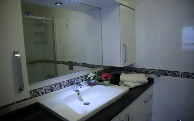 Important Group Villa Royal