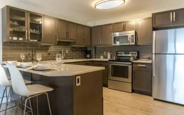 Fort Garry Place Furnished Suites