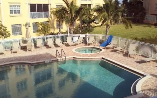 3 BR. Tommy Bahama