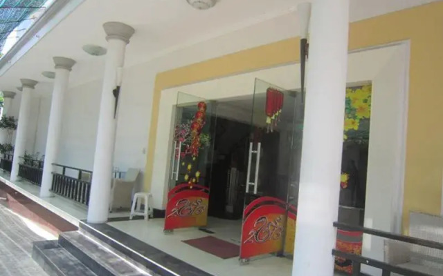 Thống Nhất Hotel