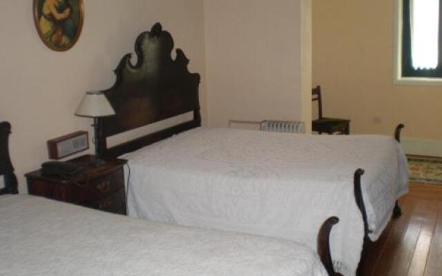 Residencia LIS B&B and Parking