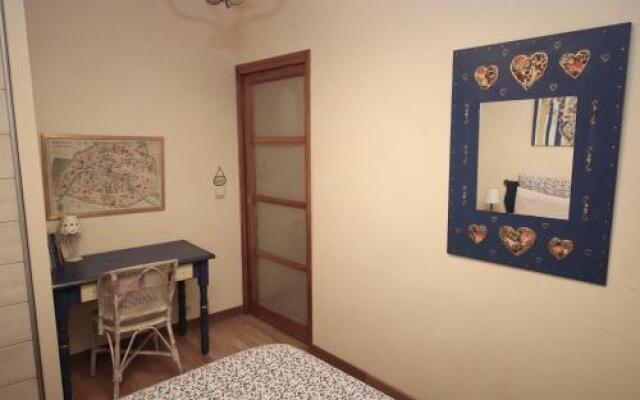 Victoires Near Louvre Apartment