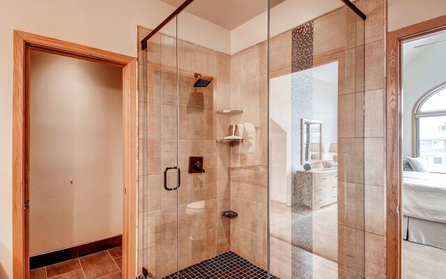 Mountaineer #M-1 - Ski-In/Ski-Out - Private Outdoor Hot Tub