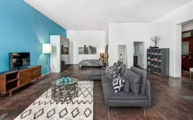 Convention Center Apartments By Barsala