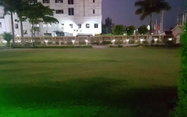 Shanti Clarks Inn Suites