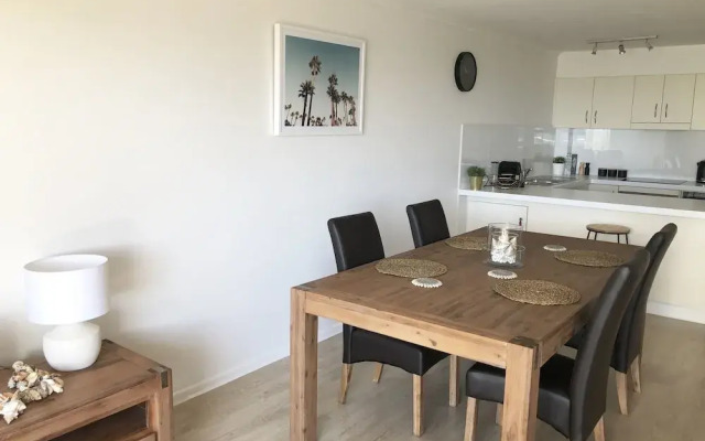 Sunshine Beach Luxe Apartment