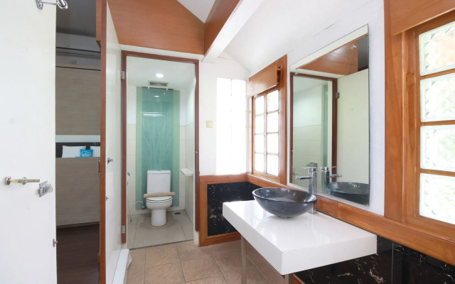 Beverly Dago Apartment