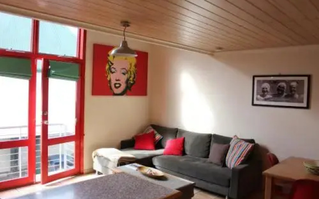 Cora Lynn - Apartment 18