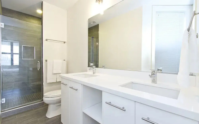 Vibrant 2BR in Wrigleyville by Sonder