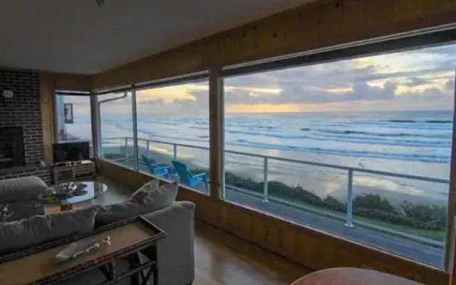Sea Lyons - 3 Br home by RedAwning