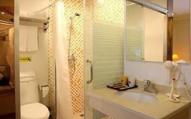 Home Inn (Hangzhou East Railway Station West Square Xinfeng Road)