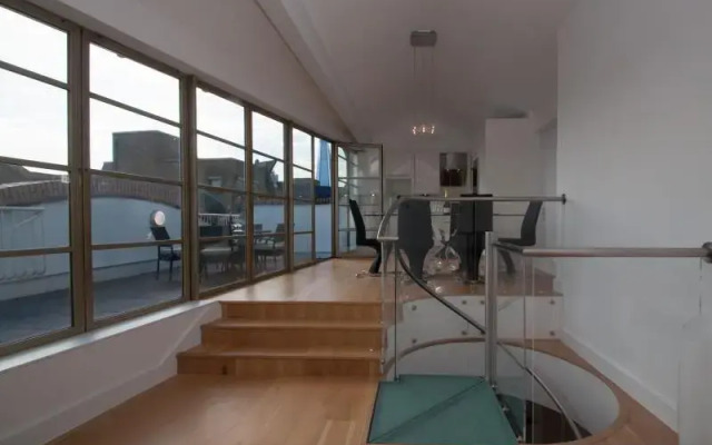 Veeve  Penthouse with Roof Terrace London Bridge