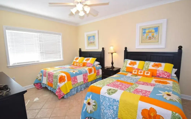 Bahia Vista I 403 3 Br condo by RedAwning