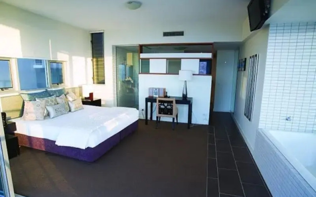 Bright Point Deluxe Holiday Home