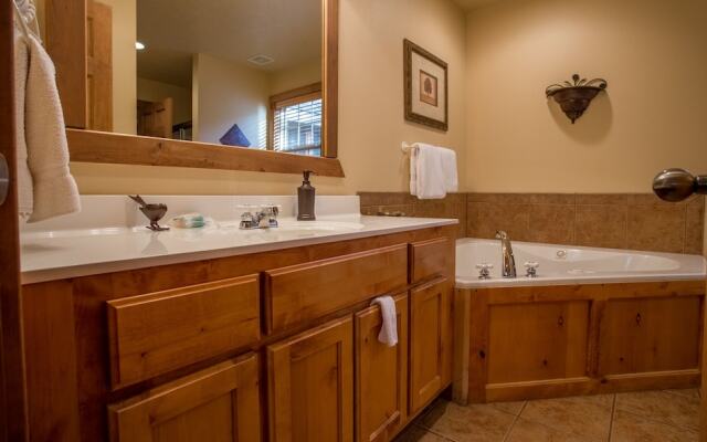 Lazy Pines Lodge by RedAwning