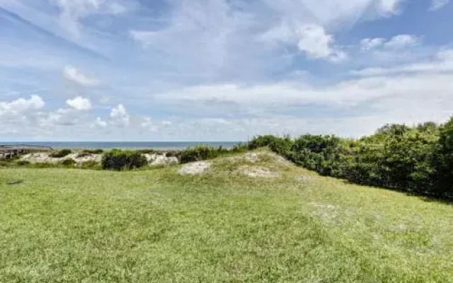 Ocean Place Condo with Direct Access to the Beach by RedAwning