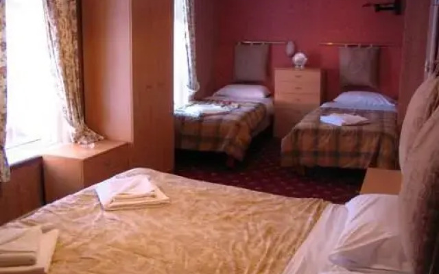 Broadway Hotel