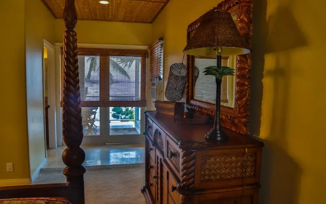 Alii Point Oceanfront by RedAwning