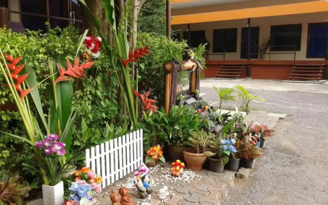 Baan Ruen Rim Nam