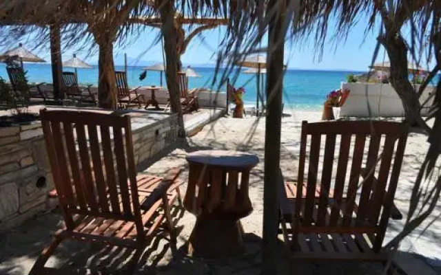 Lysistrata Bungalows