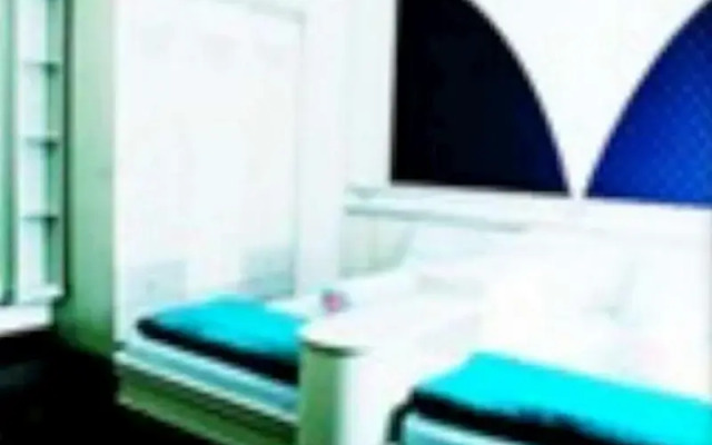 "rumah Pinus" Guesthouse & Cafe