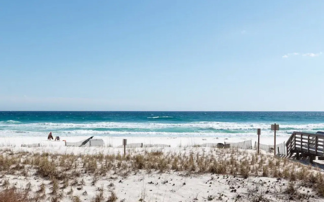 Pelican Isle 117 by RedAwning