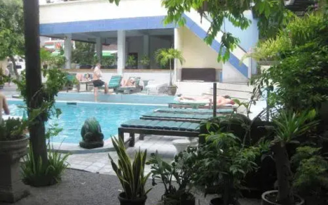 Sayang Beach Lodging