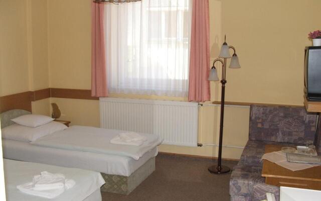 Apollo Hotel