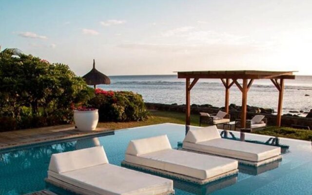 Leora Beach Luxury Suite by Dream Escapes