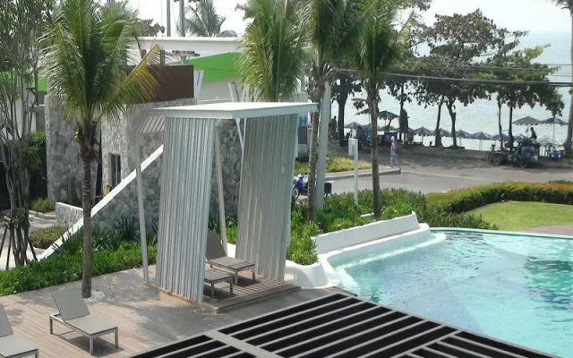 Lumpini Park Beach Jomtien by Jatuporn