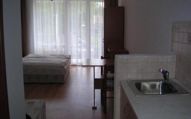 Lantos Apartmanház