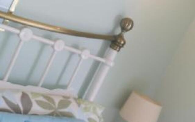 Gratton Lodge Guest House