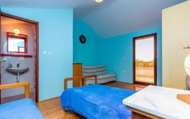 House AT