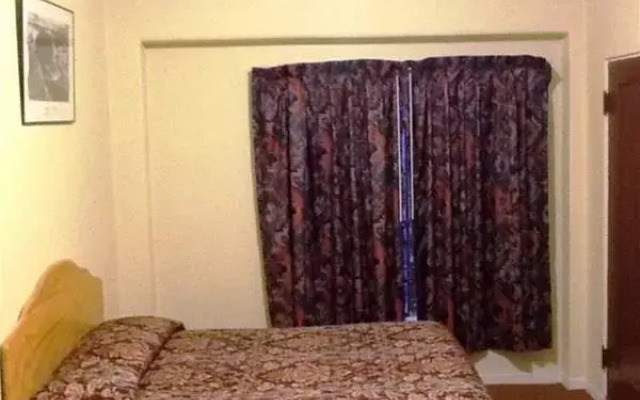 Traveler's Hotel