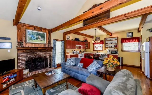 Bear Hill - 2 Br home by RedAwning