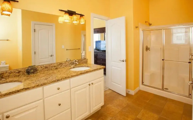 Dmanfish - 9 Br Home