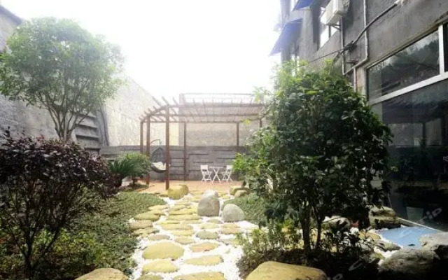 Zhangjiajie Landscape Love Theme Inn