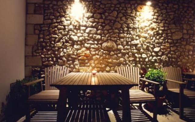 Myros House