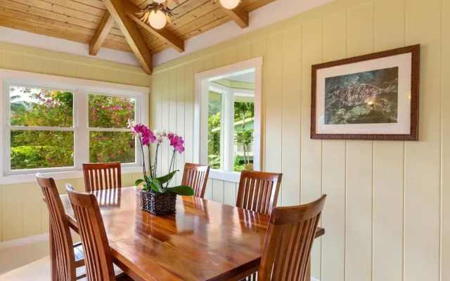 Hale O'Pulelehua with Guest House 5Br Home