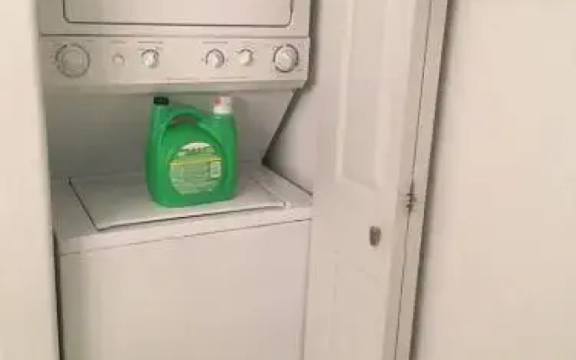 Convenient 1BR in 3rd Ward with Parking