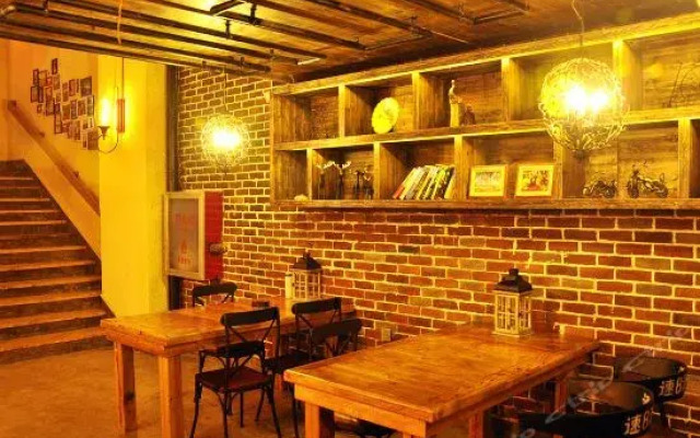 龙亭尚景酒店(大营盘省贸易学校店)