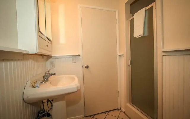 Grizzly Bear Inn 1546 by RedAwning