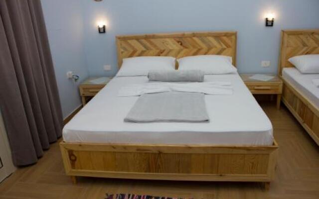 Dena Guesthouse & Art